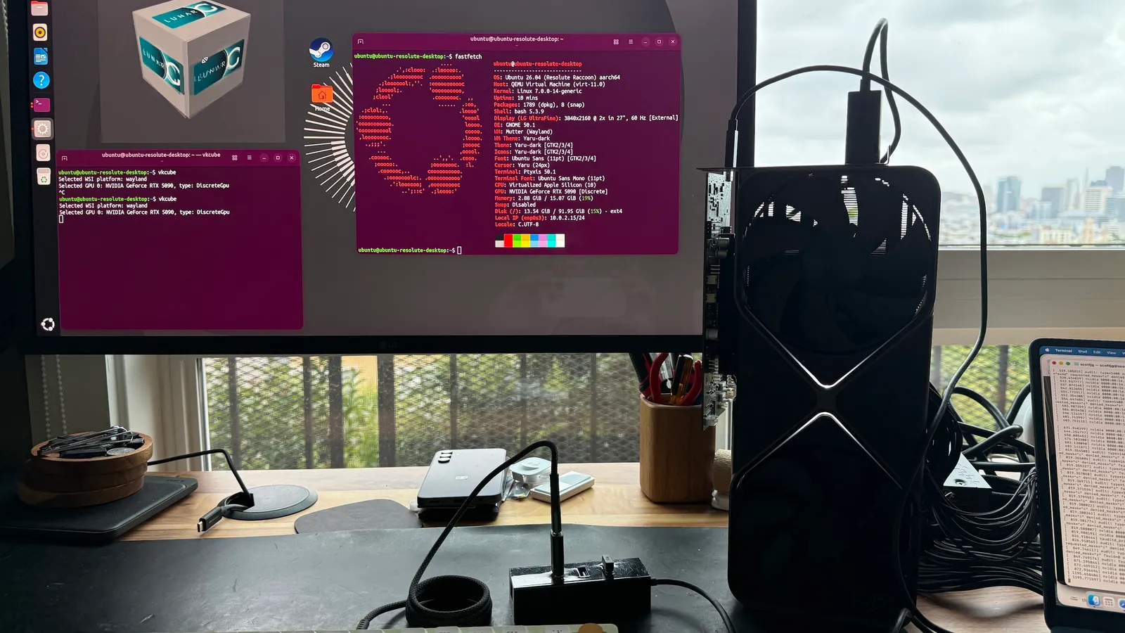 Ilustração de um MacBook Air conectado a uma GPU RTX 5090 via dock Thunderbolt